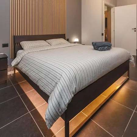 2 Bedrooms Centre Apartment