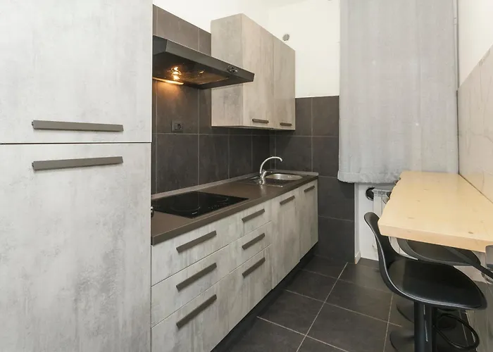 2 Bedrooms Centre Lägenhet