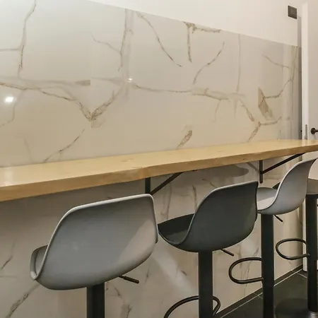 Apartment 2 Bedrooms Centre *