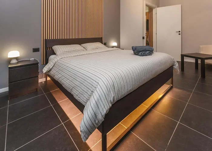 2 Bedrooms Centre Apartment